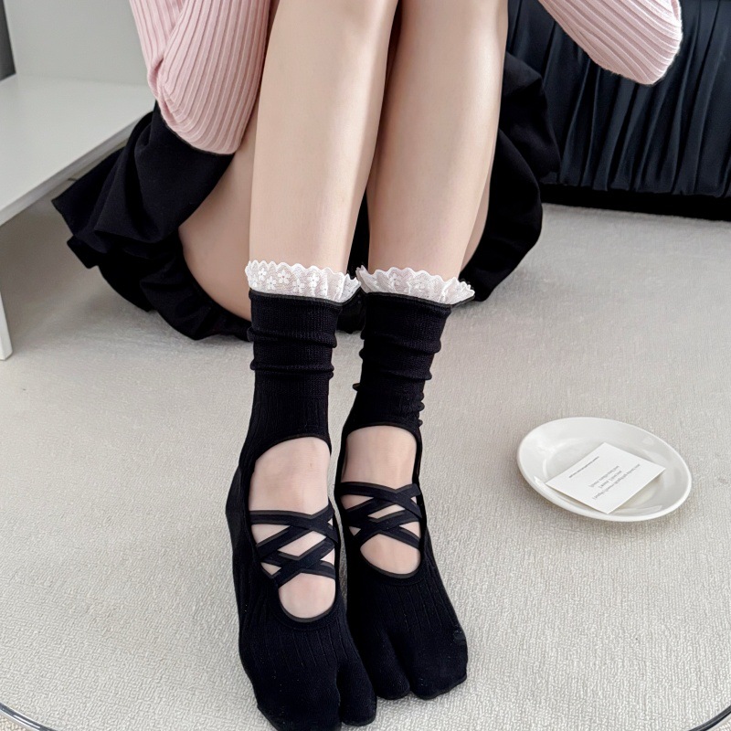 Lace Trim Split Toe Yoga Socks - Embellish Knit 评论和价格