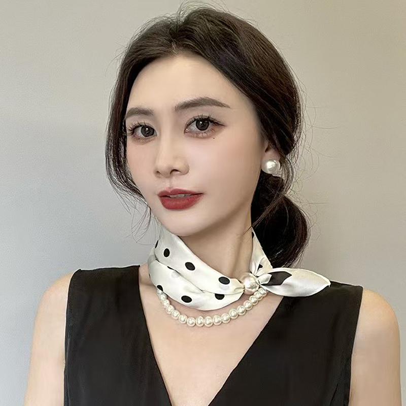 Satin Neck Scarf with Pearls C - Pearl Trim Chain 评论和价格