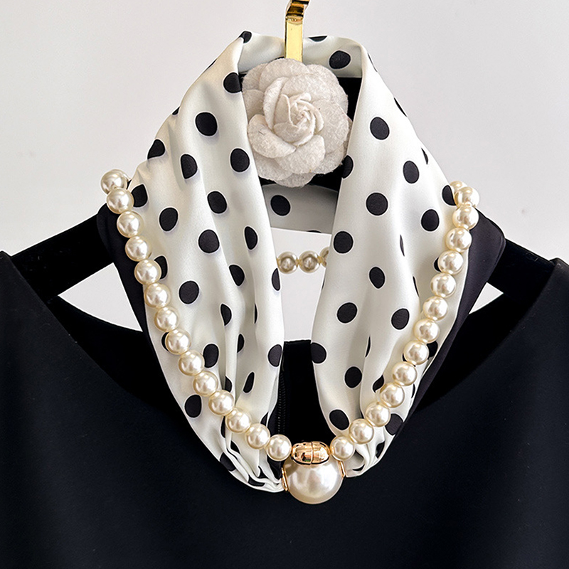 Satin Neck Scarf with Pearls C - Pearl Trim Chain 评论和价格