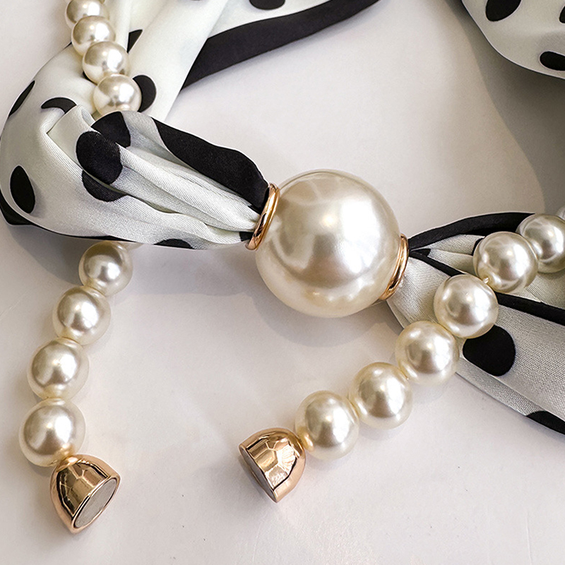 Satin Neck Scarf with Pearls C - Pearl Trim Chain 评论和价格